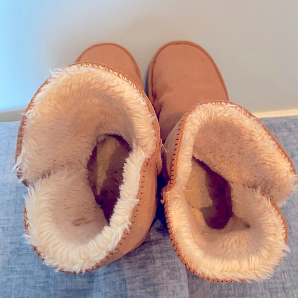 Ugg Boots - Size 39 - Picture 5 of 10